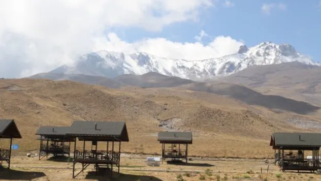 Erciyes'e mevsimin 3. karı yağdı