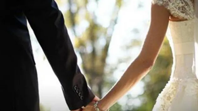 Gençler paralarını &quotçeyiz&quotine saklıyor