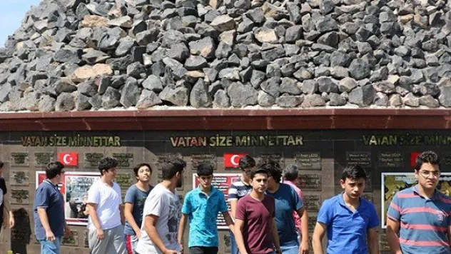 Şehitler anıtına 9 günde 10 bin ziyaretçi