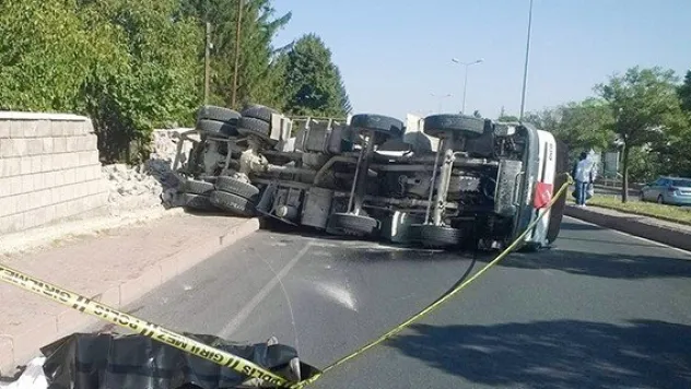 Tamir etmek istediği mikserin altında can verdi
