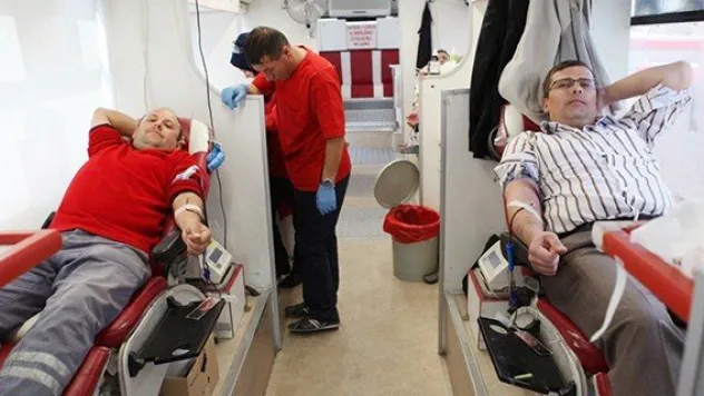 Can vermek için kan verdiler