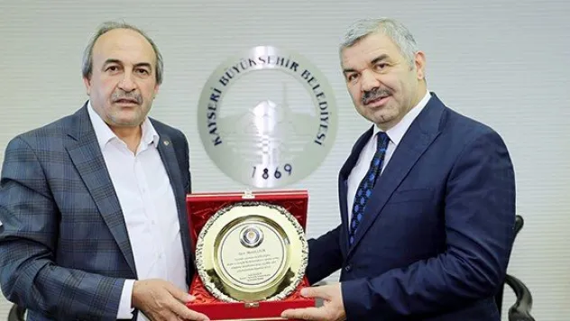 Eğitimcilerden Başkan Çelik'e teşekkür plaketi