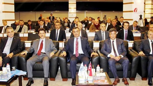 Sanayiciler gövdesini taşın altına koymaya hazır