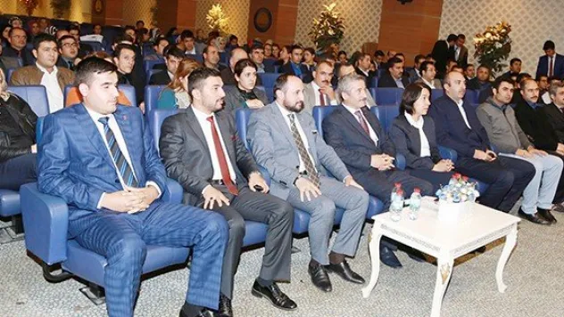 Milletvekili Karayel'den 'Gençlerin Rol Modeli' semineri