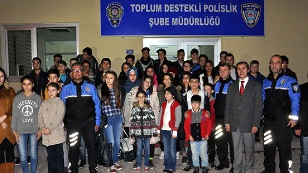 Polis, öğrenciler için gezi düzenledi