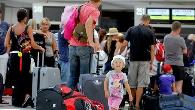 Yabancı ziyaretçi en çok yeme-içmeye harcadı