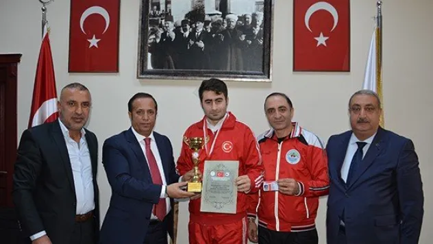 Başkan Toltar, başarılı sporcuyu makamında ağırladı