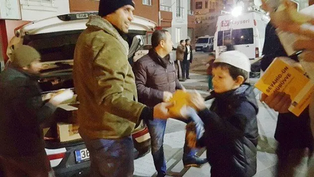 Mevlit Kandili'nde 6 bin kitap dağıtıldı