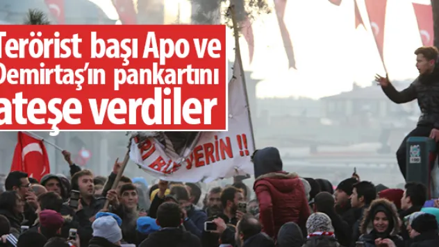 Terörist  başı Apo ve Demirtaş'ın  pankartını ateşe verdiler