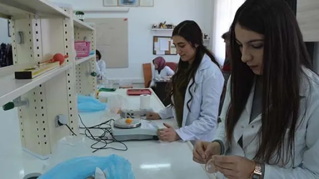 AEÜ'de damızlık tavuk işletmesi kuruldu