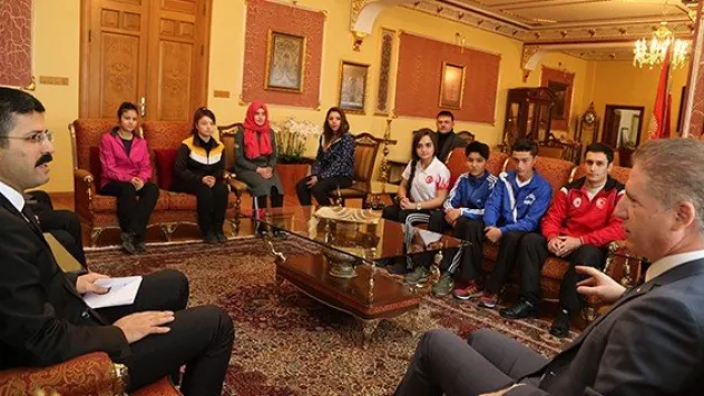 Başarılı sporculardan Vali Gül'e ziyaret