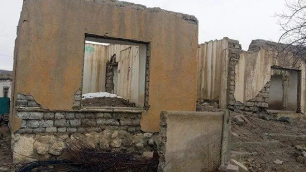 Develi'de metruk ev yıkımı çalışmaları