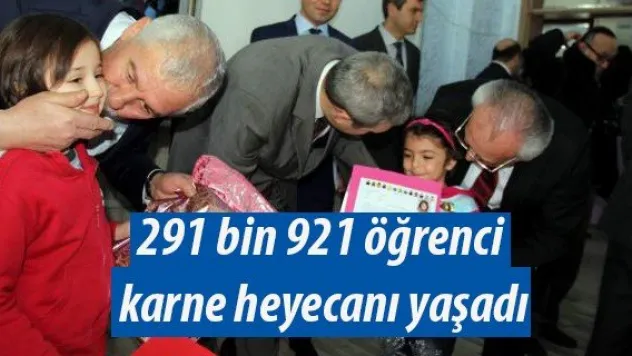 Kayseri'de 291 bin 921 öğrenci karne heyecanı yaşadı