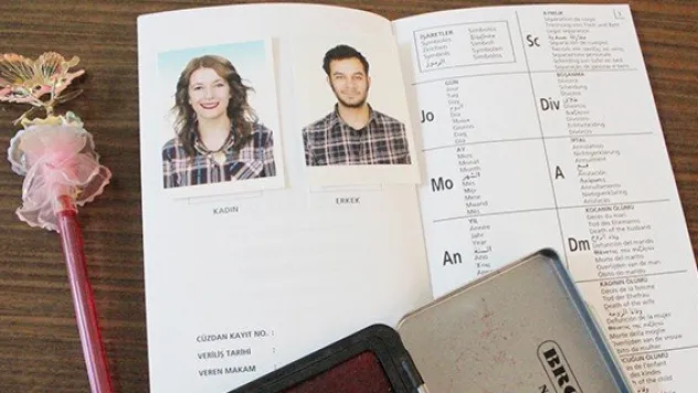 Nişanlı çifti trafik kazası ayırdı