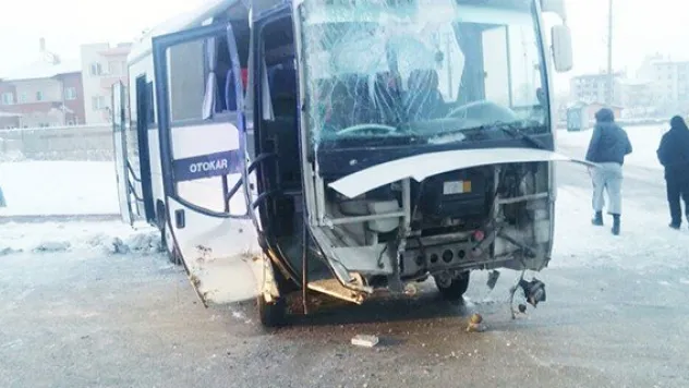 Okul servisi kaza yaptı: 11 yaralı