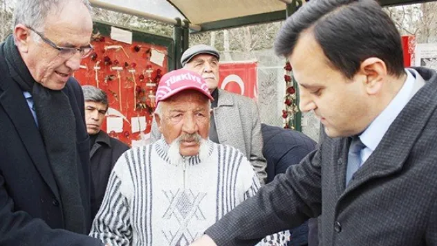 Şehidin kanını öptü, nöbetine son verdi