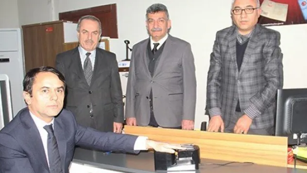 Vali Aktaş yeni kimlik kartı için başvuruda bulundu