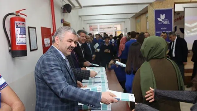 Büyükşehir Belediyesi 63 bin kitap dağıttı