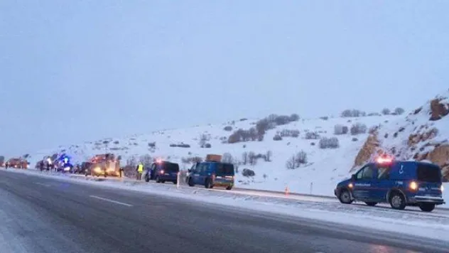Kayseri'de yolcu otobüsü devrildi: 21 yaralı
