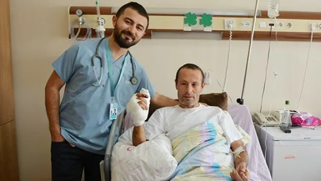 Kopan parmak mikro cerrahi yöntemiyle dikildi