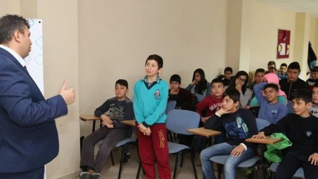 Çocuk Meclisi üyelerine uygulamalı sivil savunma eğitimi