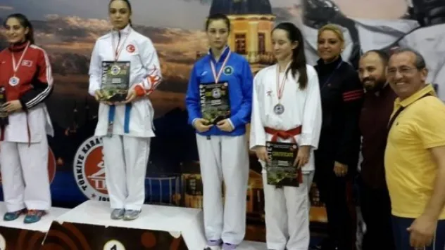 Karatecilerimiz uluslararası şampiyonaya damga vurdu