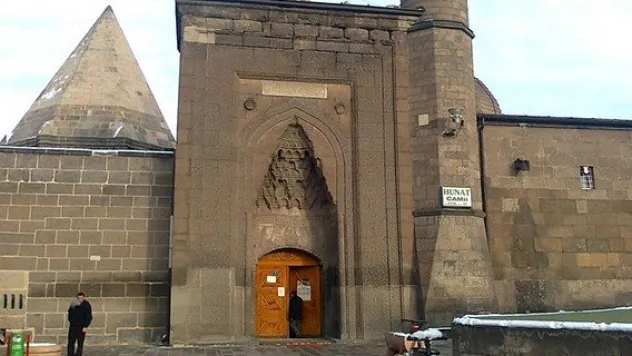 Tır şoförlerinden şehitlere vefa