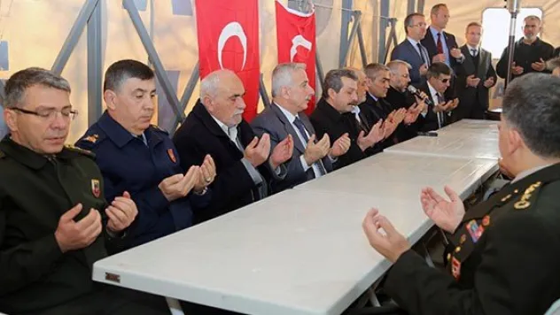 Vali Kamçı şehit Mahmut Yıldırım'ın mevlidine katıldı