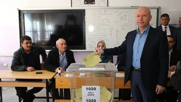 Kocasinan Belediye Başkanı Çolakbayrakdar oyunu kullandı