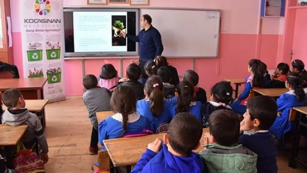 Kocasinan Belediyesi öğrencilere geri dönüşümü anlatıyor