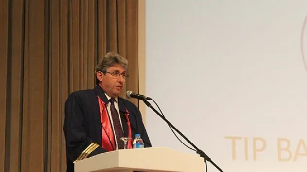 'Tıp eğitimi can çekişiyor'