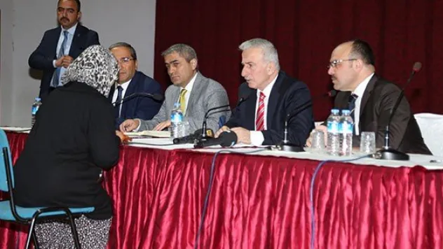 Vali Kamçı halkla buluştu, sorunlarını dinledi