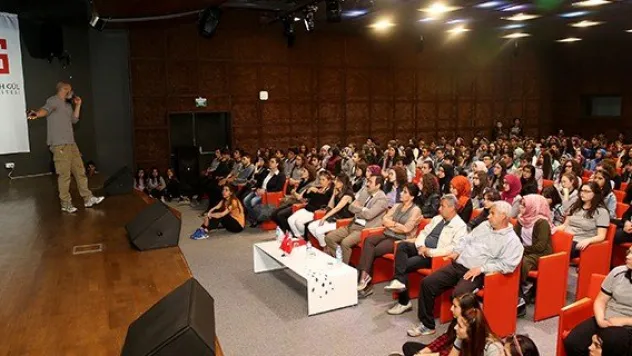 AGÜ'de lise öğrencilerine Hayal Konferansı
