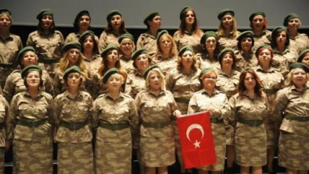 Anneler Korosu'ndan askerlere anlamlı beste