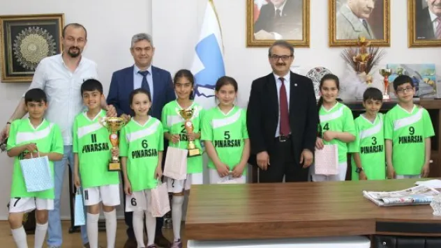 Başkan Ekici minik sporcuları ödüllendirdi