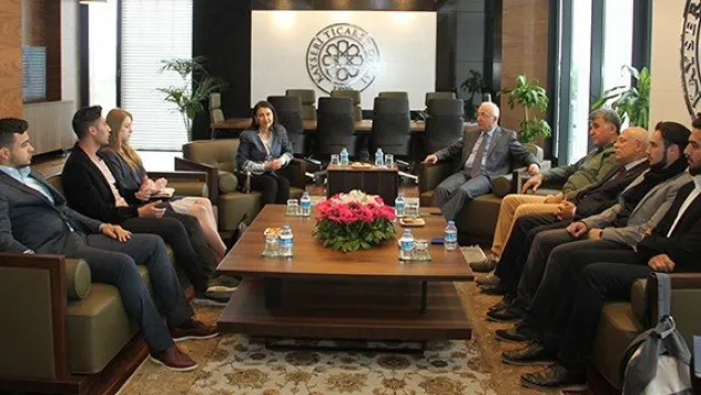 Başkan Hiçyılmaz başarılı gençleri ödüllendirdi