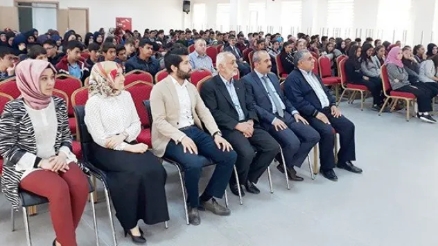 İnsan Hakları Seminerleri okullara taşındı