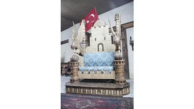 Kayserili zanaatkrdan 'fetih' temalı koltuk