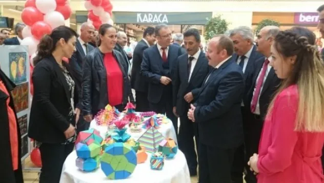 Osman Düşüngel Ortaokulu'ndan yıl sonu sergisi