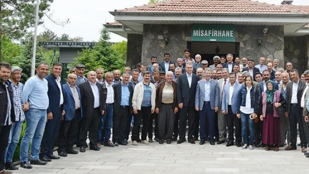 Pınarbaşı'lı çiftçilerden Akay'a destek