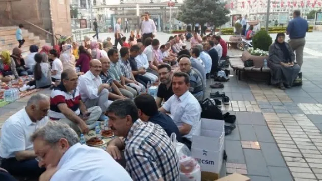 Acıları paylaşmak için &quotÜmmet iftarı&quot