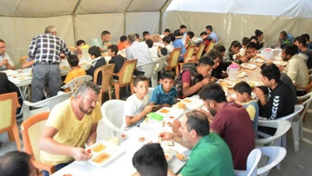 AGD iftar çadırı her gün 500 kişiyi ağırlıyor