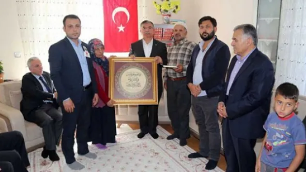 Bakan Yılmaz şehit ailelerini ziyaret etti