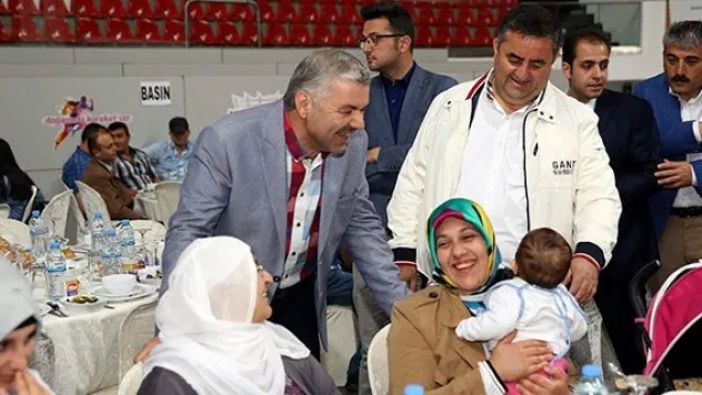 Başkan Çelik çalışma arkadaşlarıyla iftar yaptı