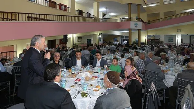Başkan Çelik Huzurevi'nde iftar açtı