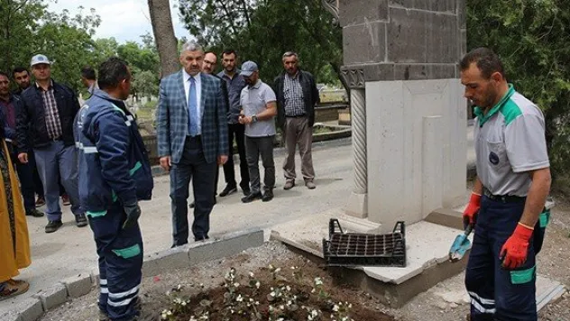 Bayram öncesi mezarlık ziyareti