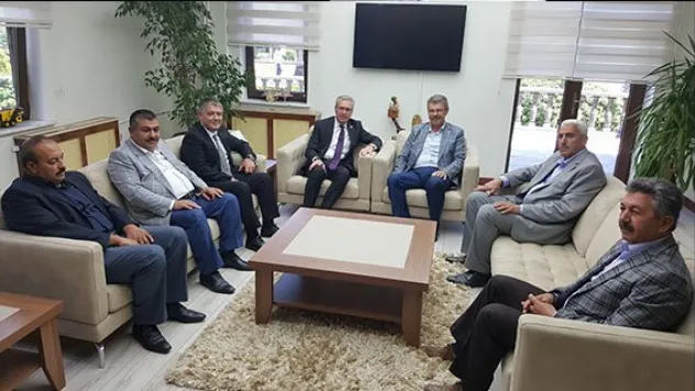 İş Bankası Genel Müdüründen Akay'a ziyaret