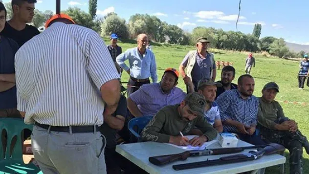 Kayserili avcılar önce deneme atışı yaptı ardından iftarlarını açtı