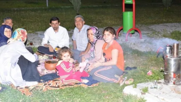 Melikgazililer akşamları parkları tercih ediyor