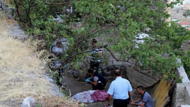 Bunalıma giren adam kendini ağaca astı